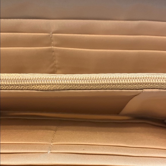 Travelon RFID Travel Wallet - Picture 3 of 4